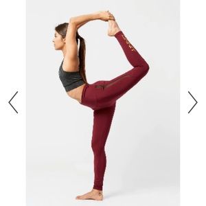 Burgundy Onnit workout leggings in XL